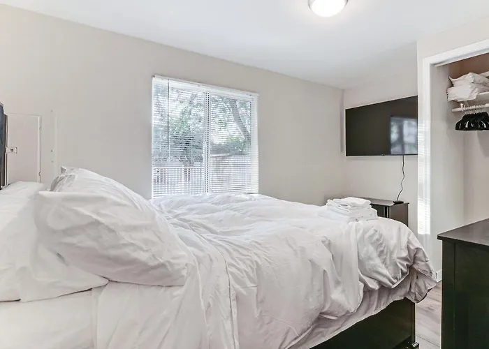 Walkable Haven 1 Mi To Dtwn & Chase Field! *