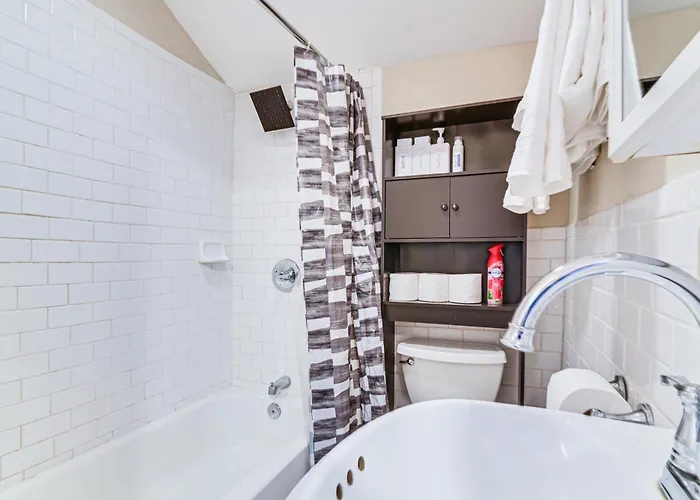 Hébergement de vacances Walkable Haven 1 Mi To Dtwn & Chase Field! *